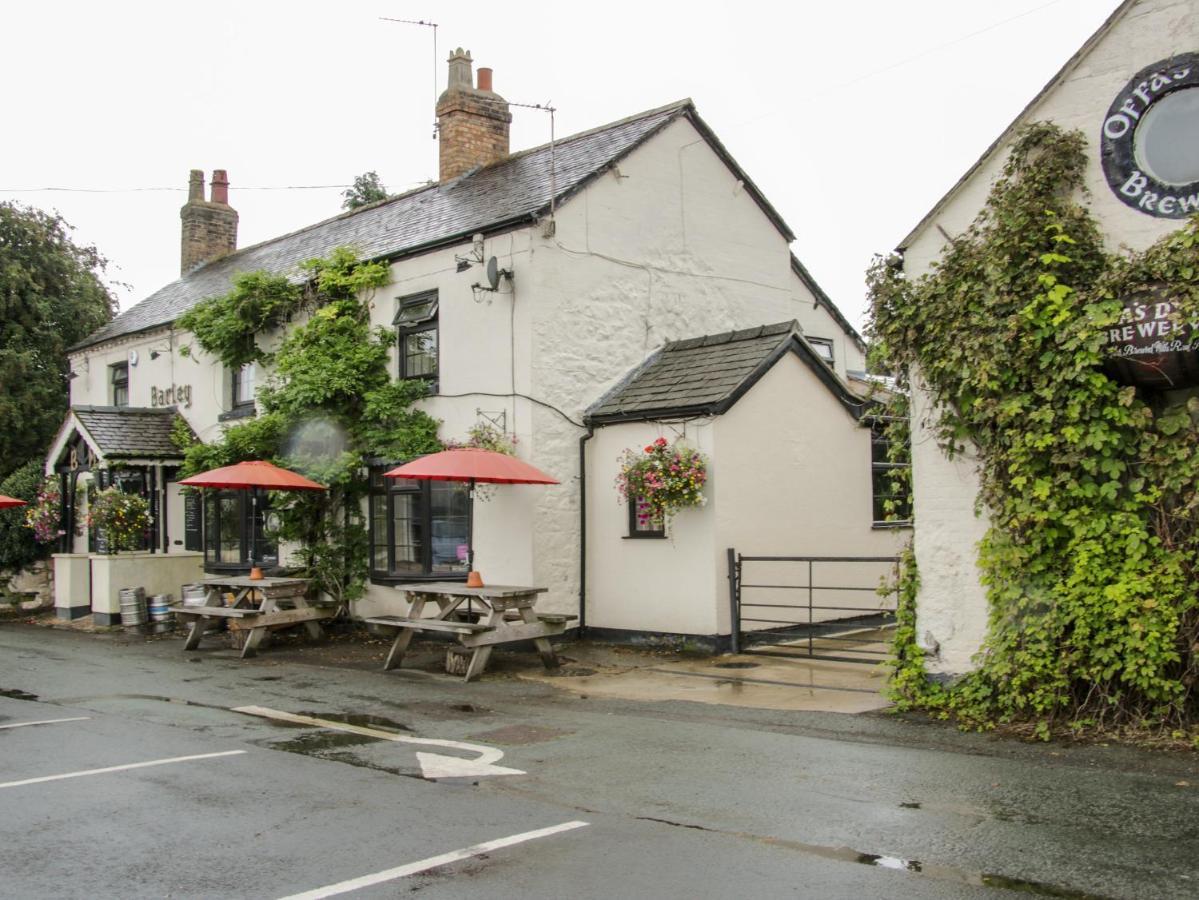 Bryn Celyn Villa Oswestry Bagian luar foto